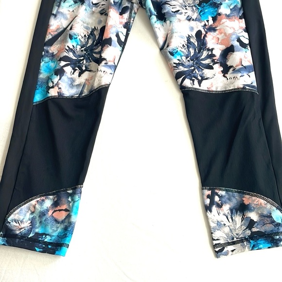 NWT Roxy Spy Game Technical Capri Leggings, Size L - Picture 7 of 11